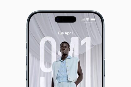 A user’s Home Screen is shown on iPhone Air.