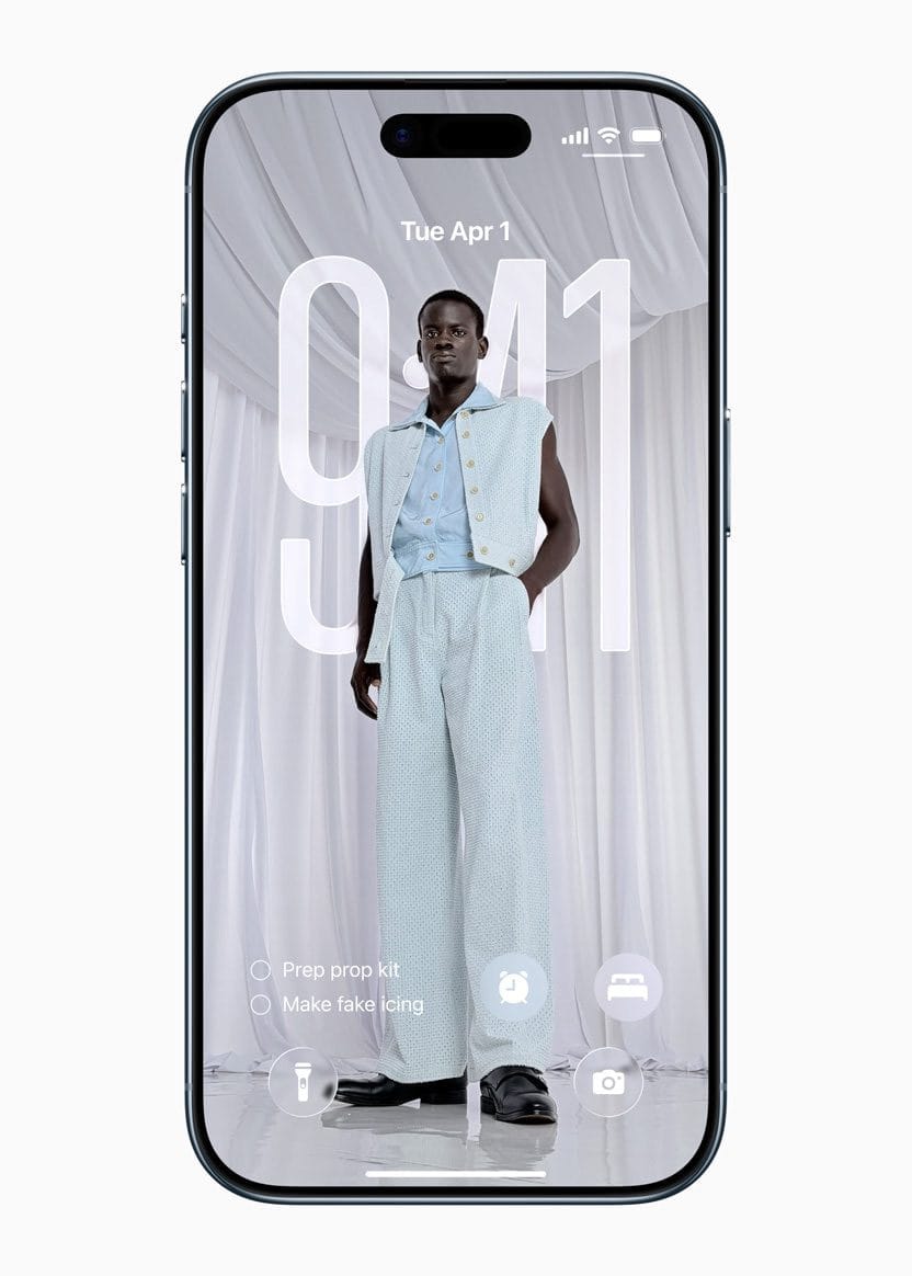 A user’s Home Screen is shown on iPhone Air.