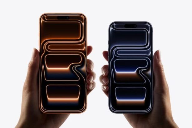 Two models, iPhone 17 Pro Max, iPhone 17 Pro, a hand holds each model, iPhone 17 Pro Max is taller and wider in the hand than iPhone 17 Pro, all screen display, rounded corners